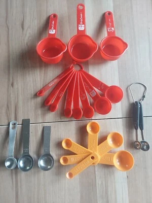 22 PIECE MEASURING CUPS AND SPOONS SET - Image 1 of 4