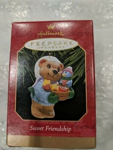 Hallmark Keepsake Adorno de Navidad Dulce Amistad - Vacaciones 1999 - Imagen 1 de 3