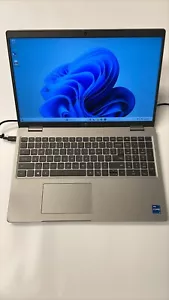 Dell Precision 3571 i7 16 GB 1 TB NVIDIA T600 senza sistema operativo 15,6 pollici grigio - Foto 1 di 5