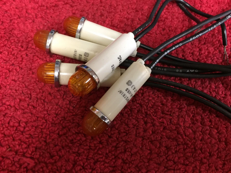 1010A3 INDUSTRIAL DEVICES AMBER INDICATING LAMP WITH BEZEL 5 PCS - Изображение 1 из 1