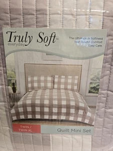 Truly Soft Everyday Quilt Set Bedding Twin/Twin XL Beige Plaid - Picture 1 of 4