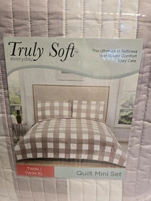 Truly Soft Everyday Quilt Set Bedding Twin/Twin XL Beige Plaid - Image 1 of 4