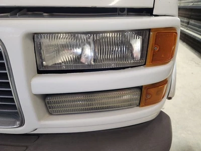 Driver Left Headlight Composite Fits 96-02 GMC SAVANA 1500 VAN 1258346 - Image 1 of 4