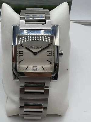Reloj de cuarzo Dunhill cuadrado faceta fecha esfera blanca SS para hombre  Foto 1 de 4