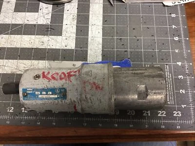 Enchufe Cooper Crouse-Hinds APJ6485 M4 serie Arktite 60AMP, 250VDC, 600VAC, (LN68V) Foto 1 de 4