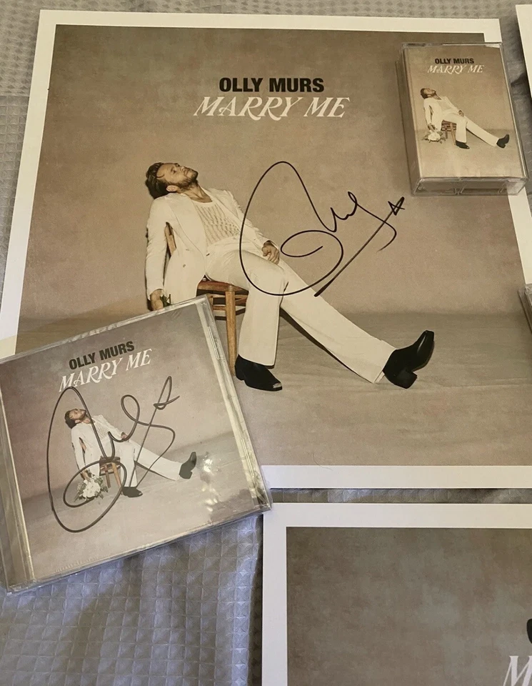 Olly Murs Signed - Marry Me Signed CD, Cassette + Signed 12 X 12 Lithograph /200 Foto 1 de 4