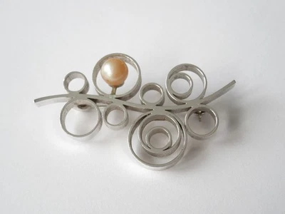 Andreas Daub 835 Spilla In Argento Con Perla Moderna 9,9 G/835 A*D/4,9 X 2,7 Cm - Immagine 1 di 4