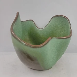 Vaso drappeggio vintage Frankoma forma libera fioriera ceramica F29 verde prateria - Foto 1 di 9
