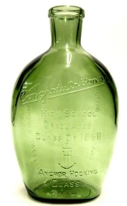 Botella de vidrio verde Anchor Hocking clase de 1968 cohete espacial Salem escuela secundaria - Imagen 1 de 4