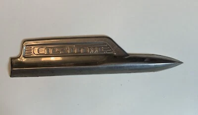 1951 年福特定制轿车右前乘客挡泥板装饰矛成型 — 第 1/4 张图片