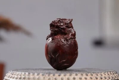 Estátua de ovo de dragão esculpida à mão em madeira de sândalo vermelho lobular indiano 2,3"印度小叶紫檀 龙蛋 - Imagem 1 de 4