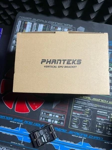 Phanteks Gen4 Vertical GPU Bracket, 220mm Flat Line PCI-E Gen4 x16 Riser Cable K - Photo 1/5