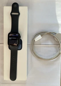 Apple Watch Series 9 45mm Boîtier en Aluminium avec Bracelet Sport - Minuit, M/L - Afbeelding 1 van 10