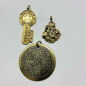 Set 3 Vintage Stil Goldfarbene Anhänger Schlüssel Nugget Rund Boho Schmuck Zum Selbermachen Handarbeit - Bild 1 von 10