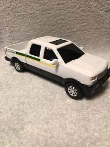 Ertl 1:24 John Deere Truck Pick up White and Green has hole hitch - Picture 1 of 8