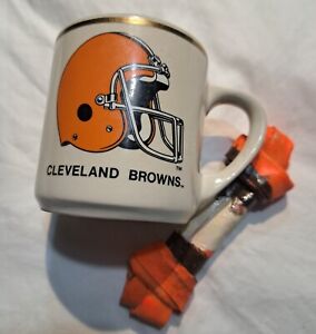 Vintage Cleveland Browns Helmet Logo Porcelain Coffee Mug Cup W/ Dog Pound Treat