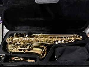 alto saxophone - Picture 1 of 4
