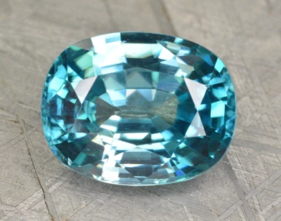 Circón azul, Camboya, 6,59 quilates Foto 1 de 4