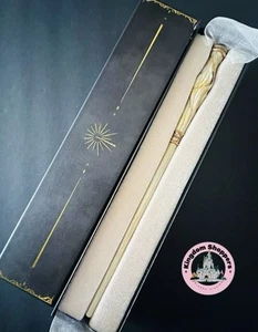 Varita interactiva 2da generación de pino de madera Harry Potter Mundo Mágico Universal COMO ESTÁ - Imagen 1 de 6
