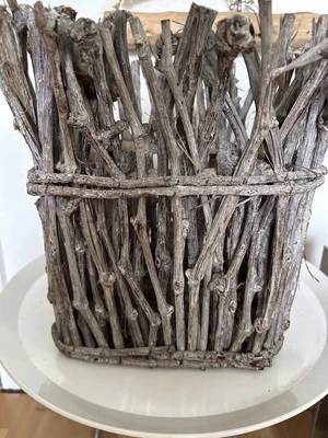 Blumen Übertopf Zweige Äste Design im Haus u draussen und zur Deko - Bild 1 von 2