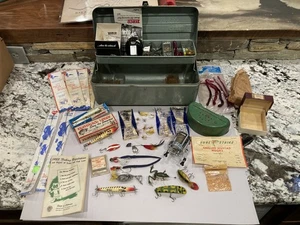 Vintage 1950’s Metal Tackle Box Full Fishing Lures Trout Fly’s Smithwick Heddon - Picture 1 of 20