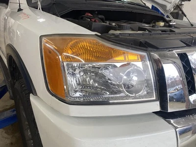 Used Right Headlight Assembly fits: 2015 Nissan Titan Right Grade A Foto 1 de 4