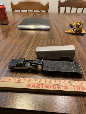 Ertl Farm Chevy 5-е колесо с 2 5-колесными прицепами 1 наклон  - Изображение 1 из 4