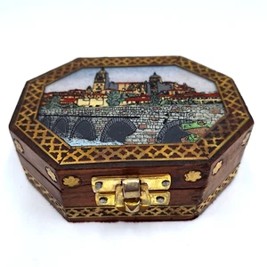 Intarsien Messing Holz Schatulle mit blickendem Frosch & Dorf Szene Unikat Schmuck - Bild 1 von 11
