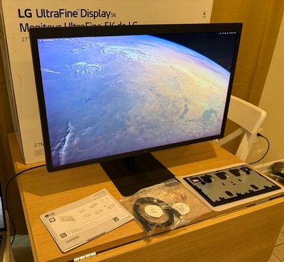 27 Inch 5K UHD UltraFine™ IPS Monitor Mac 27MD5KL-B Display Thunderbolt - Image 1 of 4