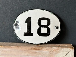 Número 18 Esmalte Vintage Números de Casa Hecho en Europa SPA Habitación de Hotel ENVÍO GRATUITO - Imagen 1 de 2