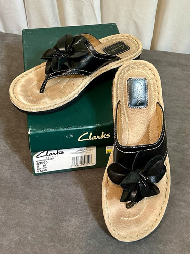 Sandali Clarks Artisan taglia 9M Latin Samba neri in pelle con perizoma a fiori belli!