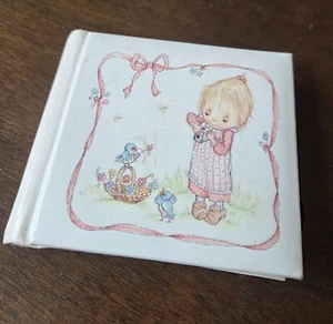 Vintage BETSEY CLARK Photo Album Holds 20 Pictures Hallmark 1977 - Picture 1 of 4