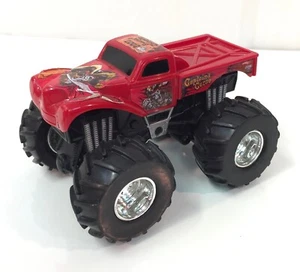 Monster Jam Motorized CAPTAIN's CURSE 4 x 4 Truck Hot Wheels 1:43 Rev Tredz - Picture 1 of 9