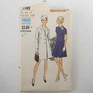 1960er Jahre Vogue 7703 Nähmuster ungeschnitten Kleid plissierter Rock Mantel für eine 37 Zoll Büste