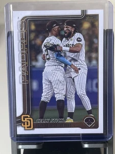 2025 Topps Series 2 Celly Stick San Diego Padres Golden Mirror Image Variation - Bild 1 von 2