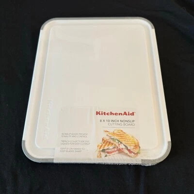 Tabla de cortar antideslizante KitchenAid 8X10 blanca maciza apta para lavavajillas Foto 1 de 4