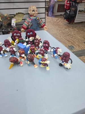 Lot of 17 vintage California raisins ( 80's and 90's Mix) - Image 1 of 4