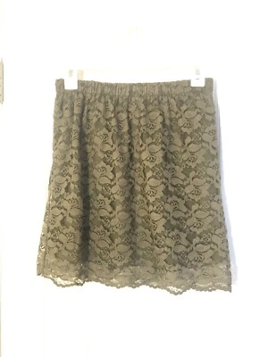 Falda Xhileration Verde, Encaje con Ojales, Completamente Forrada Talla M Foto 1 de 4