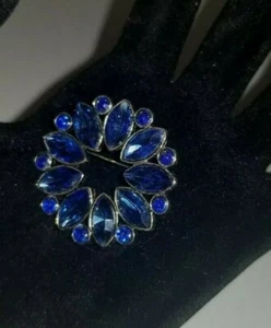 BLUE SKY BROOCH - Picture 1 of 2