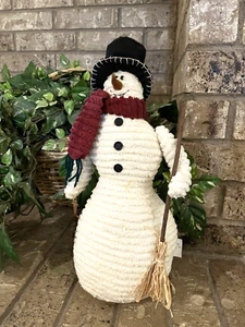 Hombre de nieve con escoba Homespun Friends C&F - Imagen 1 de 7