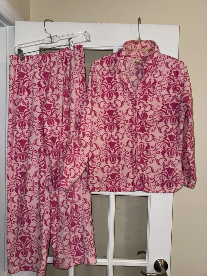Pink K women’s Two piece loungewear fleece floral pajamas top bottoms medium - Imagem 1 de 4