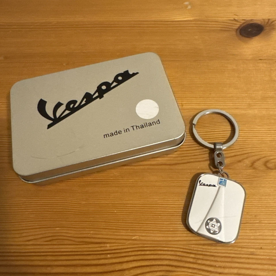 Llavero Vespa, blanco, ¡súper genial para los entusiastas de Vespa! Foto 1 de 4