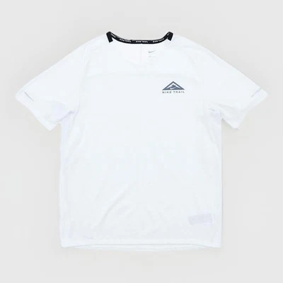 Camiseta de manga corta Nike Trail Solar Chase Dri-FIT (blanca) MEDIANA para hombre DV9305-121 Foto 1 de 4