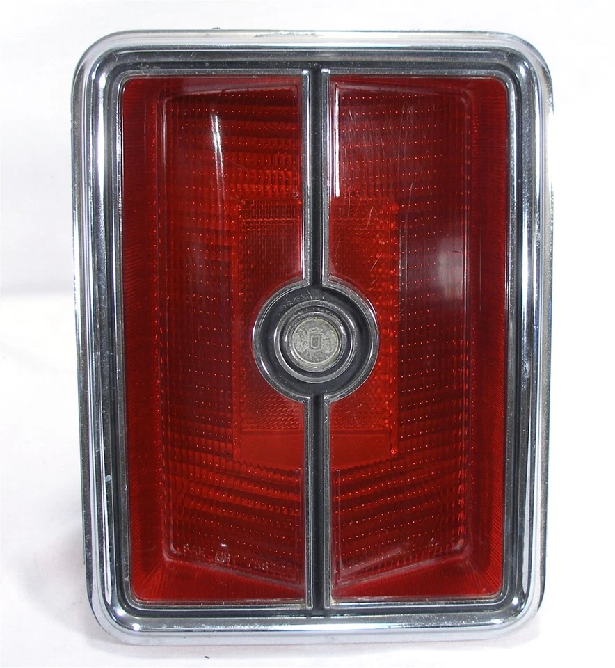 1975 CHRYSLER 75 CORDOBA ORIGINAL OEM AUTO CAR TAIL LIGHT LENS BUCKET ASSEMBLY - Image 1 of 4