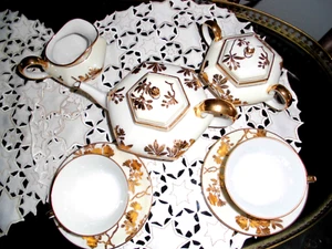 *Limoges*, Déjeuner oder Tête-à-tête, Perlmutt-Optik mit Golddekor , 7 Teile - Bild 1 von 7