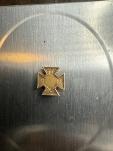 Vintage 1952 10K Gold HN Maltese Cross Pin Badge w/ Back 1.18g WG Mark - Picture 1 of 5