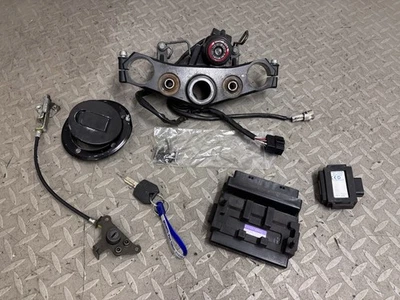 Kawasaki Z750S ZR 750 K6F 2007 juego de bloqueo con llave y ECU, yugo superior, tapa de combustible Foto 1 de 4