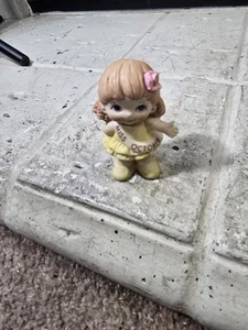 Figurina vintage Enesco Miss March - Foto 1 di 4