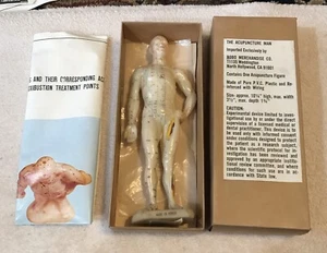 THE ACUPUNCTURE MAN: PLASTIC FIGURE INDICATING ACUPUNCTURE POINTS + CHART - Picture 1 of 12