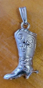 1.2 grams 14K Etched Cowboy Boot Spur Pendant Charm Yellow Gold - Picture 1 of 4